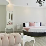 Naz Hotel 3*