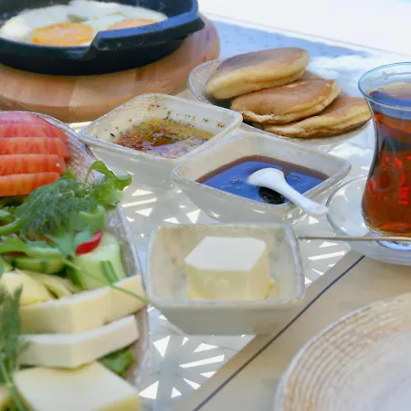 Naz Hotel 3*