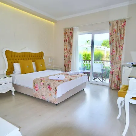 Naz Hotel 3*