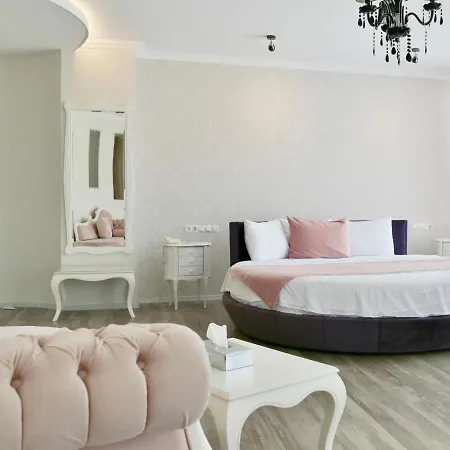 Naz Hotel 3*