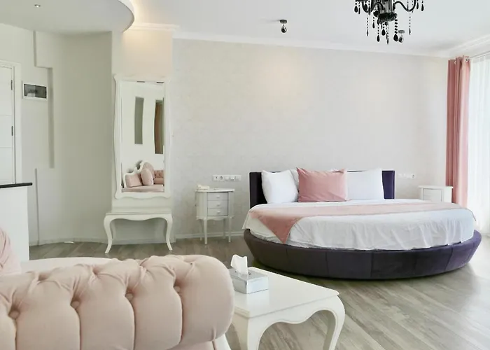 Naz Hotel 3*