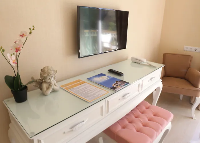 Naz Hotel 3*